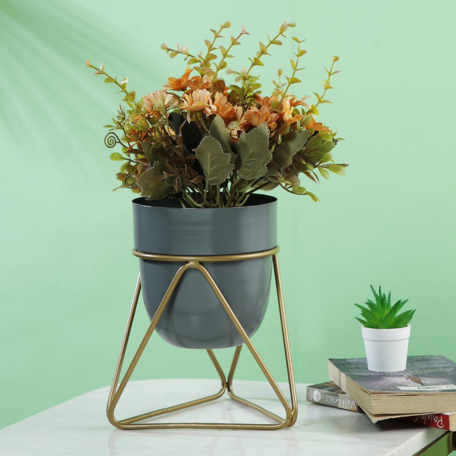 Metal Flower Planter Pot Vase with Stand for Home Décor