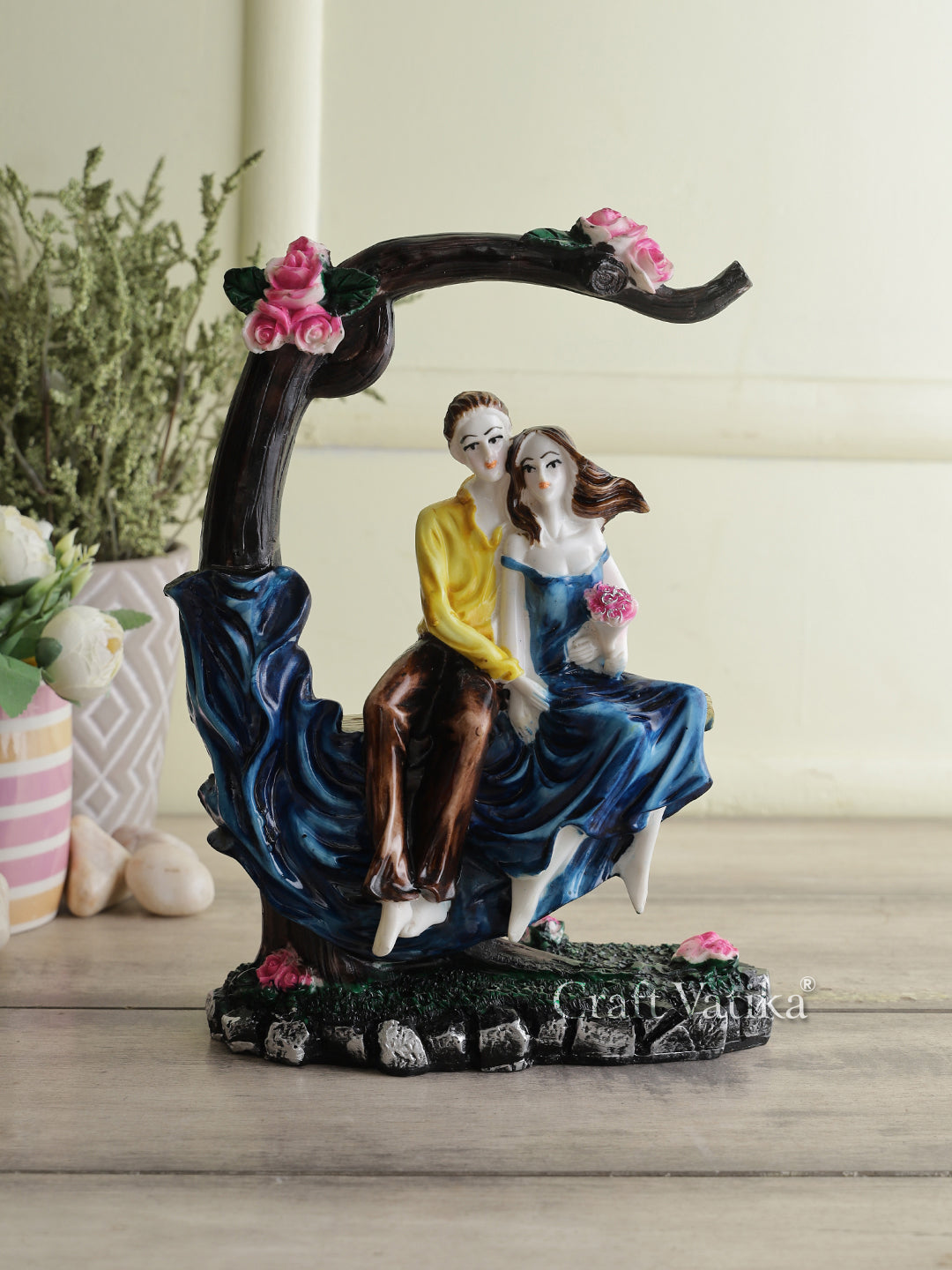 Resin Love Couple Sitting on Tree Statue