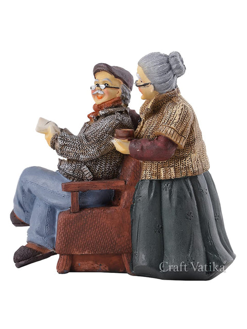 Resin Old Couple Romantic Miniature Showpiece