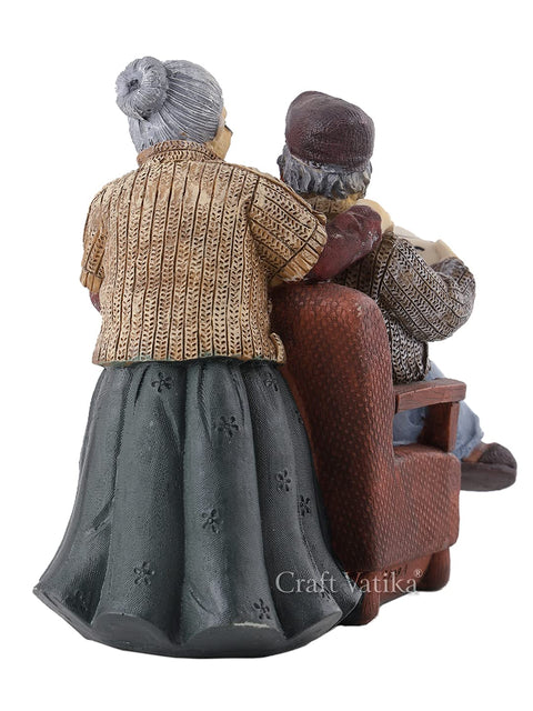 Resin Old Couple Romantic Miniature Showpiece