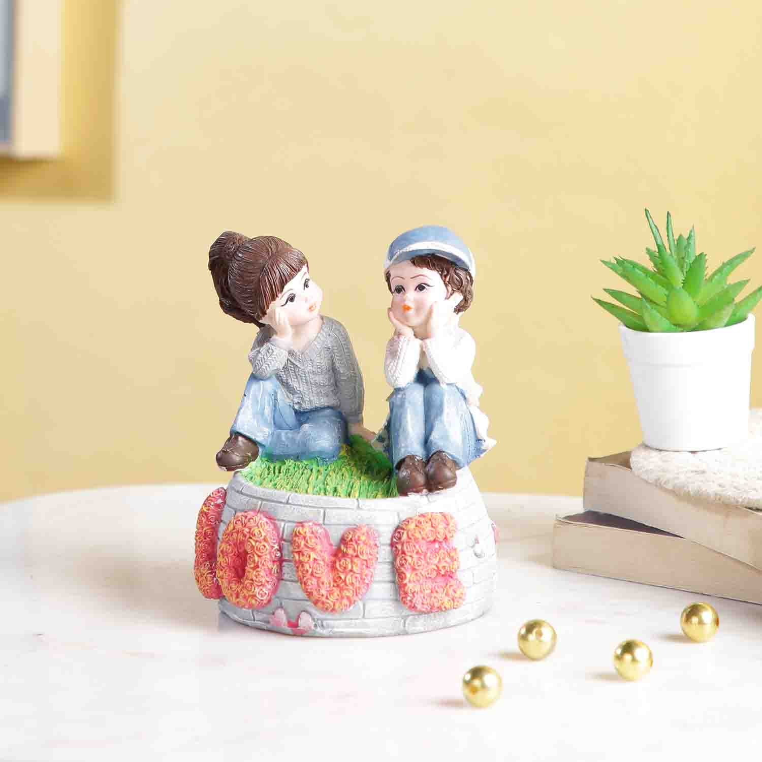 Resin Sitting Couple Table Top Showpiece CPLMAS116