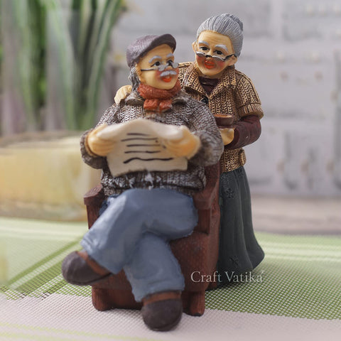 Resin Old Couple Romantic Miniature Showpiece